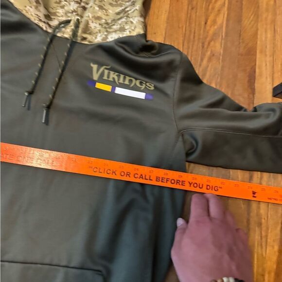 Minnesota Vikings Salute to Service on Field Nike Hoodie - Picture 7 of 8